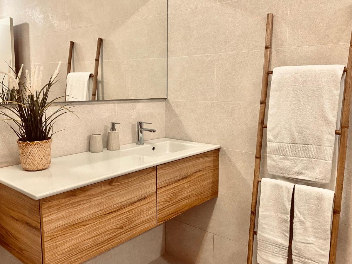 Lagos Apartment Ap Praia Dona Ana Екстер'єр фото