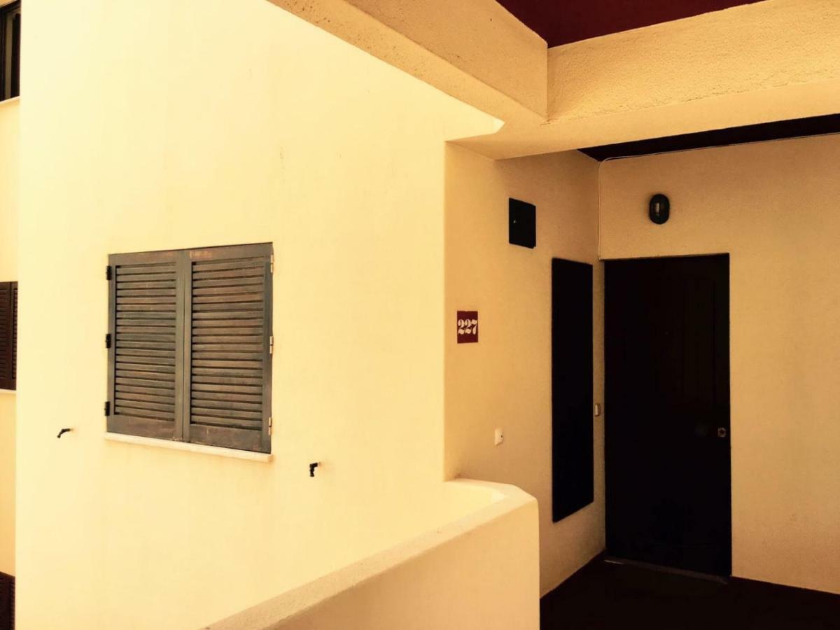 Lagos Apartment Ap Praia Dona Ana Екстер'єр фото